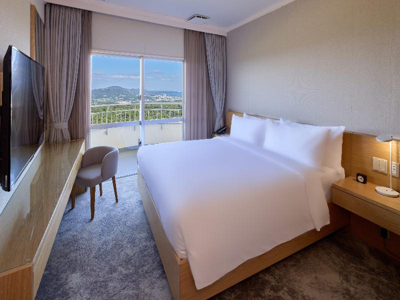 Crowne Plaza Okinawa Uruma Hills, an IHG Hotel image
