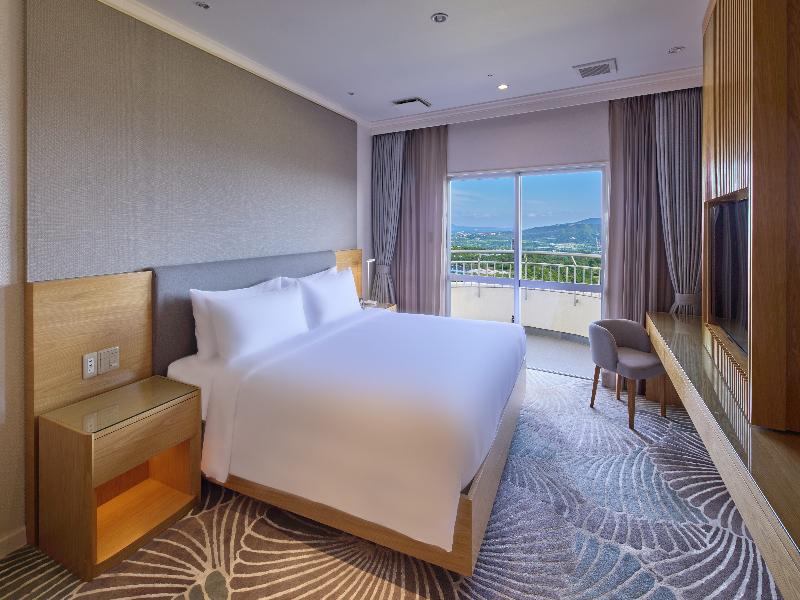 Crowne Plaza Okinawa Uruma Hills, an IHG Hotel image