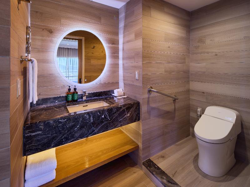 Crowne Plaza Okinawa Uruma Hills, an IHG Hotel image