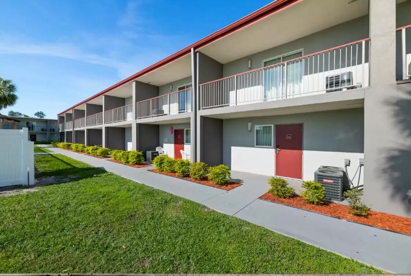 Quality Suites Wildwood - The Villages image