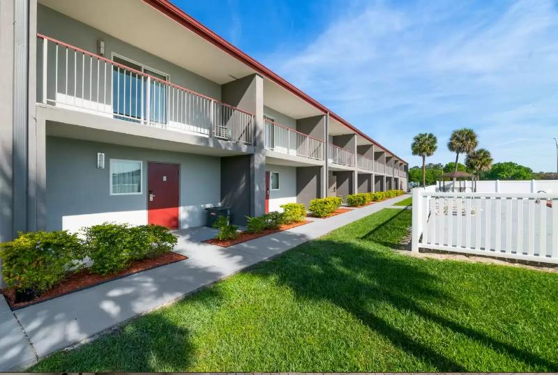 Quality Suites Wildwood - The Villages image
