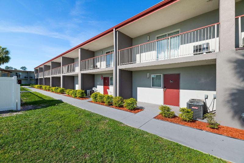 Quality Suites Wildwood - The Villages image