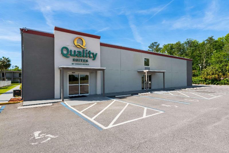 Quality Suites Wildwood - The Villages image