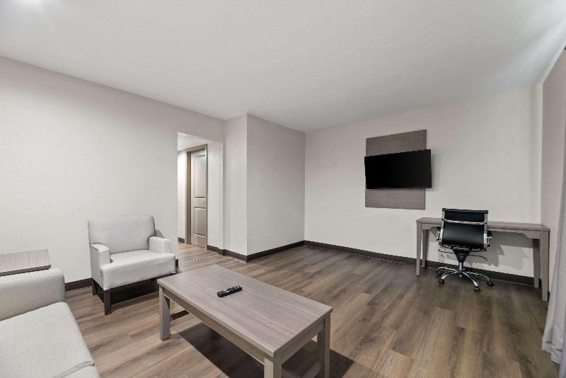Quality Suites Wildwood - The Villages image