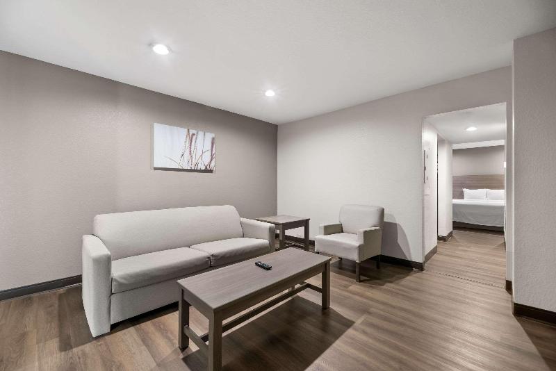 Quality Suites Wildwood - The Villages image