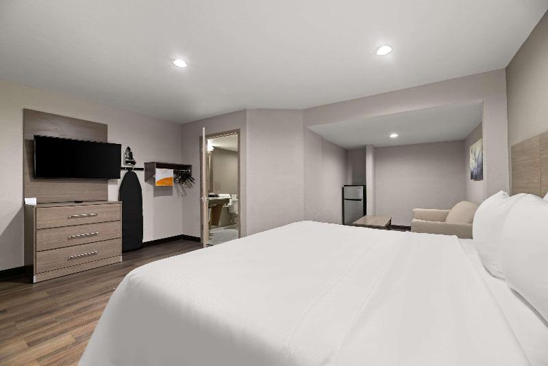 Quality Suites Wildwood - The Villages image