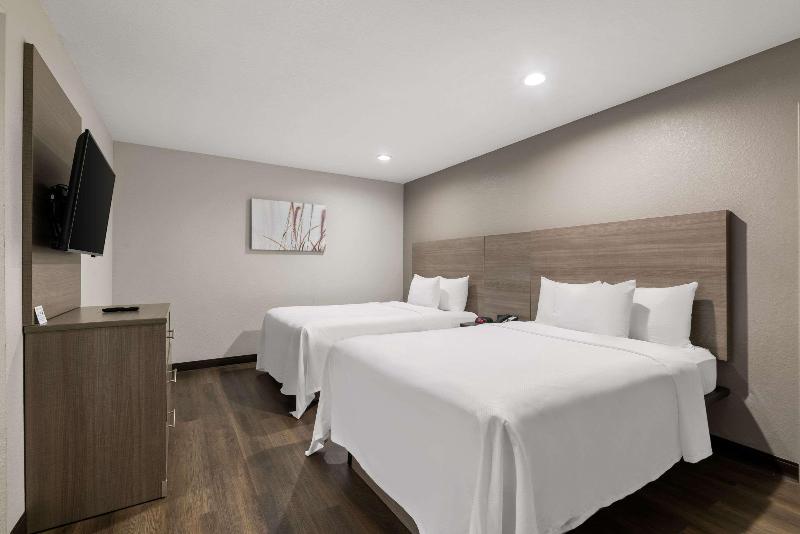 Quality Suites Wildwood - The Villages image