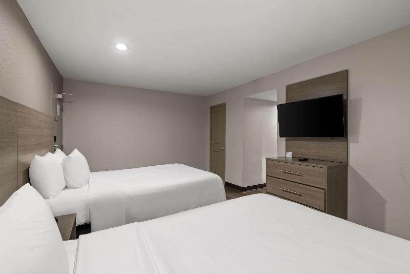 Quality Suites Wildwood - The Villages image