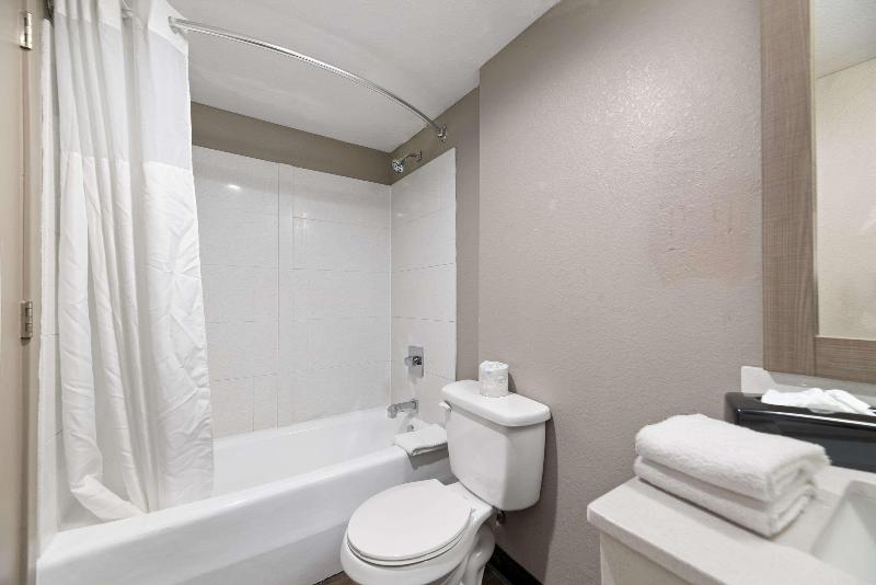 Quality Suites Wildwood - The Villages image