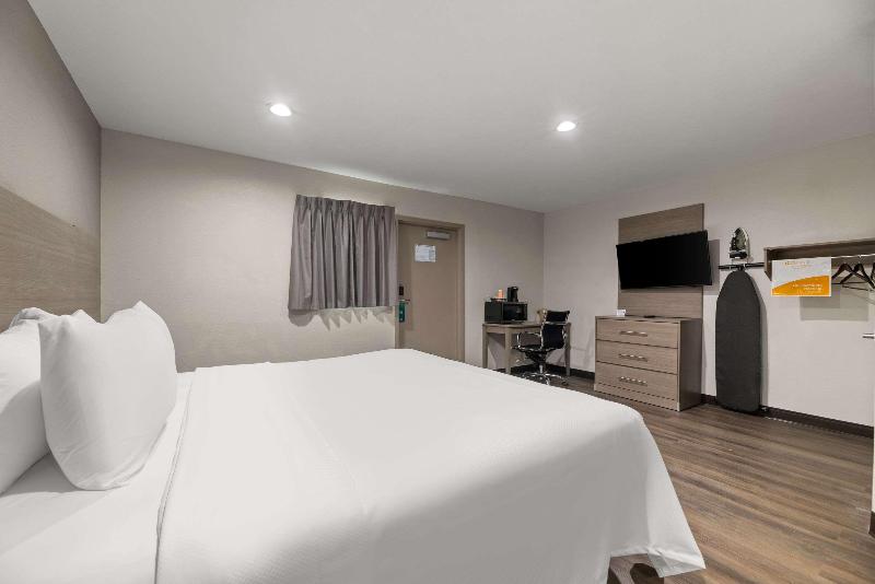 Quality Suites Wildwood - The Villages image