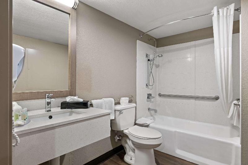 Quality Suites Wildwood - The Villages image