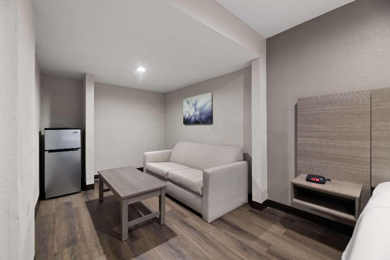 Quality Suites Wildwood - The Villages image