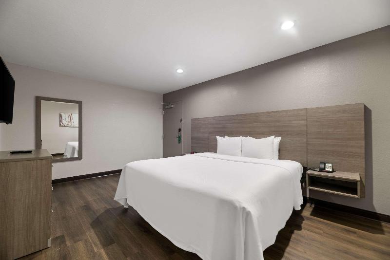 Quality Suites Wildwood - The Villages image