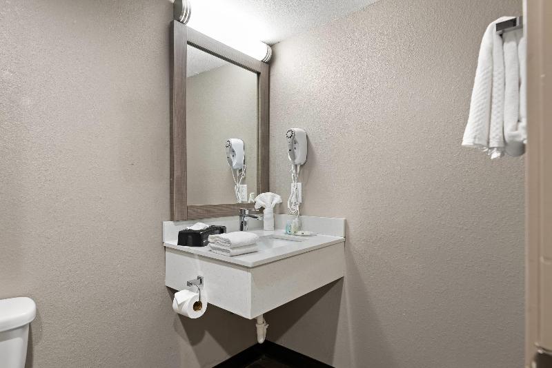 Quality Suites Wildwood - The Villages image