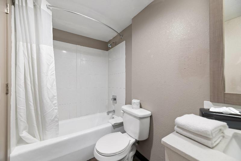 Quality Suites Wildwood - The Villages image