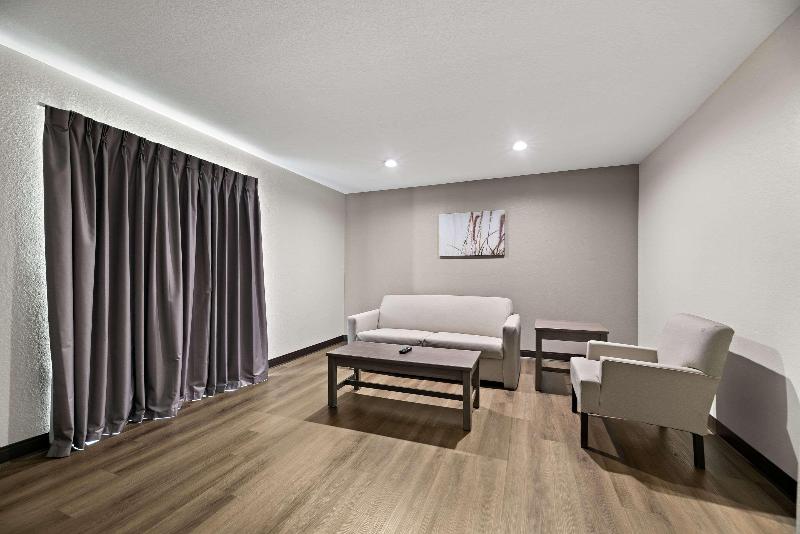 Quality Suites Wildwood - The Villages image