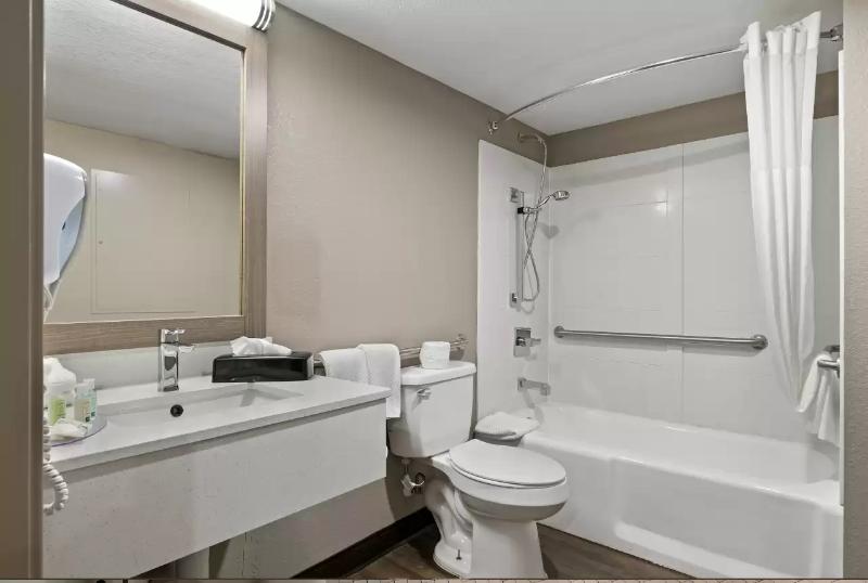 Quality Suites Wildwood - The Villages image