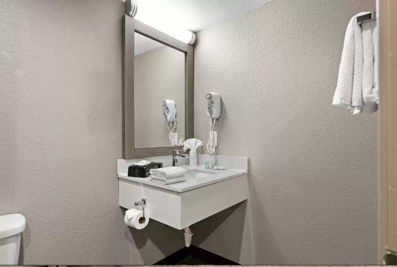 Quality Suites Wildwood - The Villages image