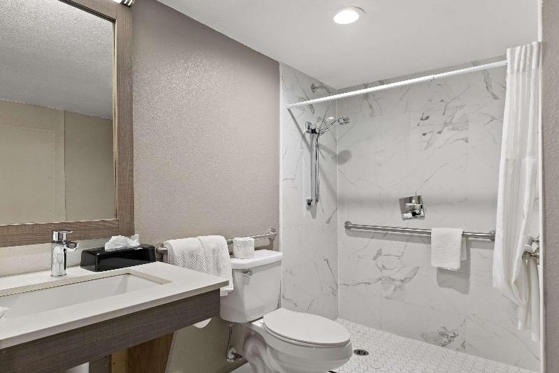 Quality Suites Wildwood - The Villages image