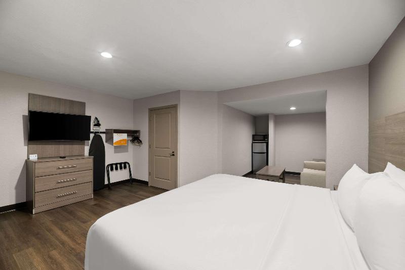 Quality Suites Wildwood - The Villages image