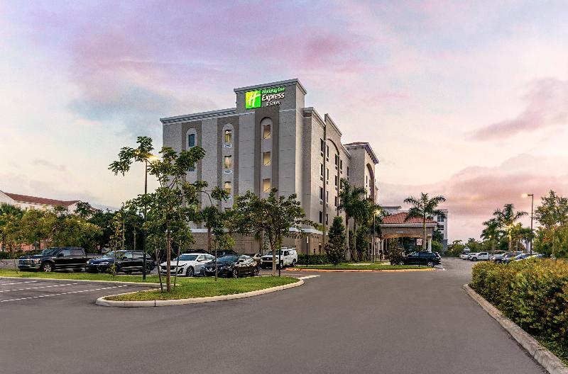 Holiday Inn Express & Suites Miramar