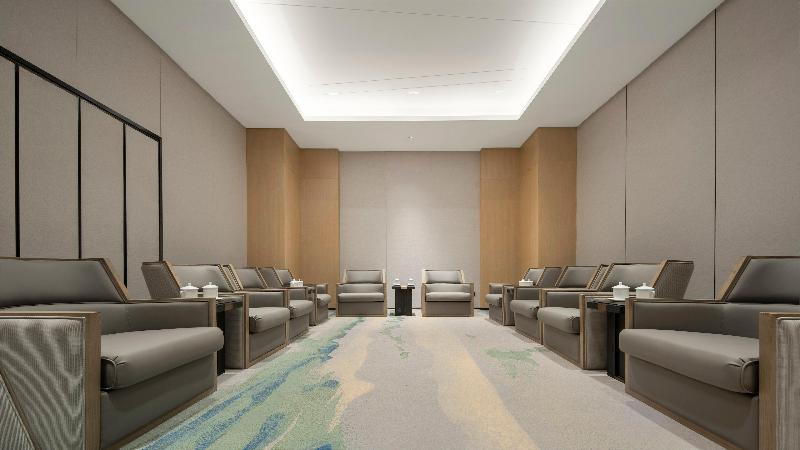 Holiday Inn Qinhuangdao Haigang image
