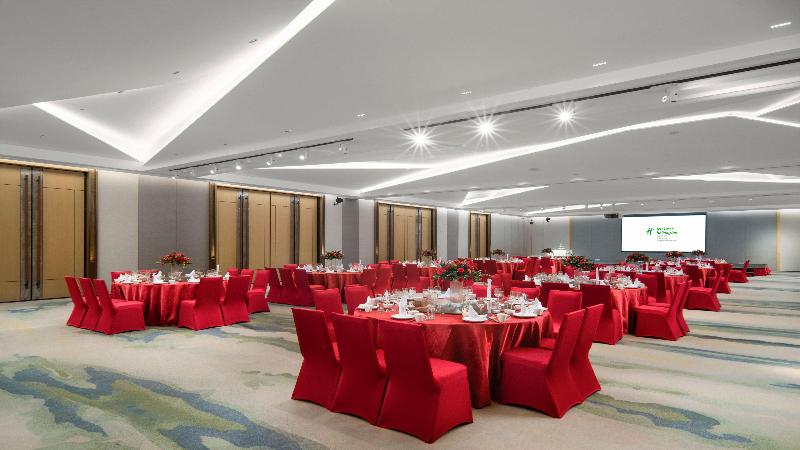 Holiday Inn Qinhuangdao Haigang image