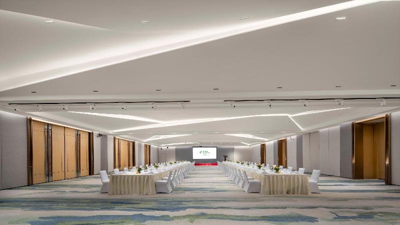 Holiday Inn Qinhuangdao Haigang image