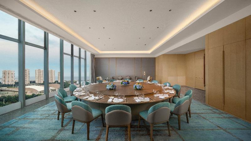 Holiday Inn Qinhuangdao Haigang image