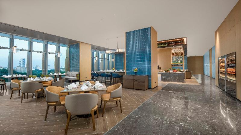 Holiday Inn Qinhuangdao Haigang image