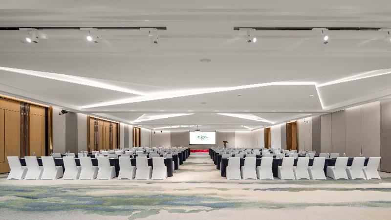 Holiday Inn Qinhuangdao Haigang image