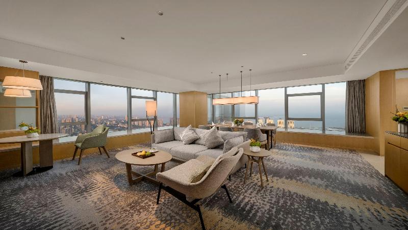 Holiday Inn Qinhuangdao Haigang image