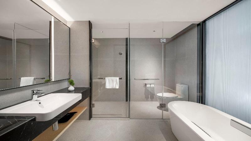 Holiday Inn Qinhuangdao Haigang image