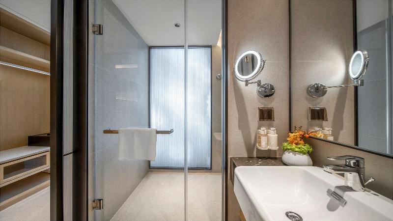 Holiday Inn Qinhuangdao Haigang image