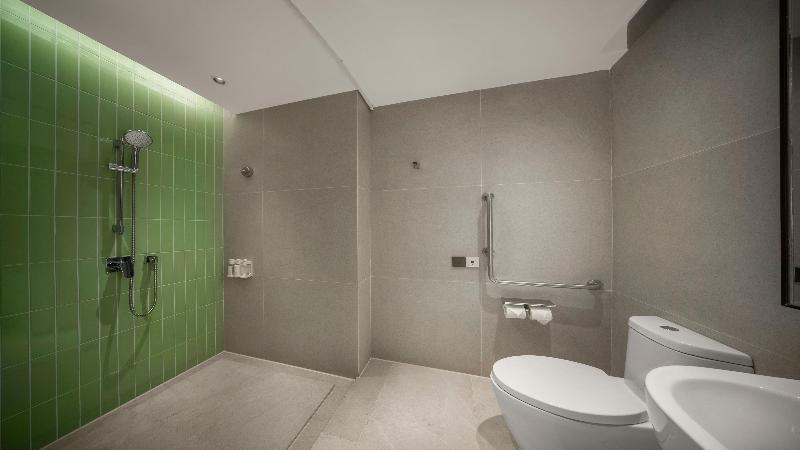 Holiday Inn Qinhuangdao Haigang image