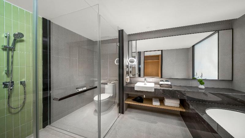 Holiday Inn Qinhuangdao Haigang image