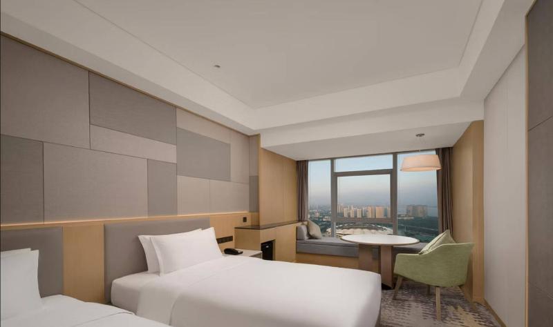 Holiday Inn Qinhuangdao Haigang image