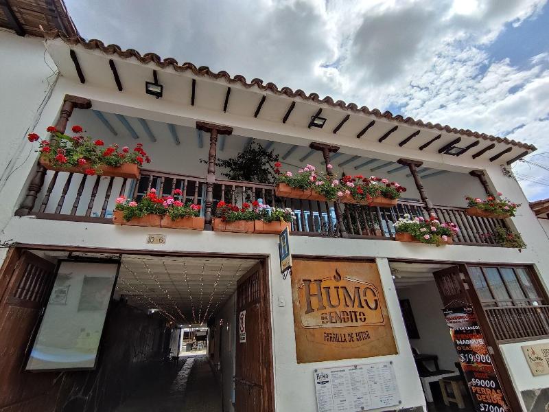 Laureles De La Villa image