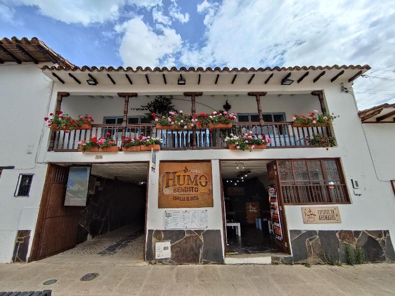 Laureles De La Villa image