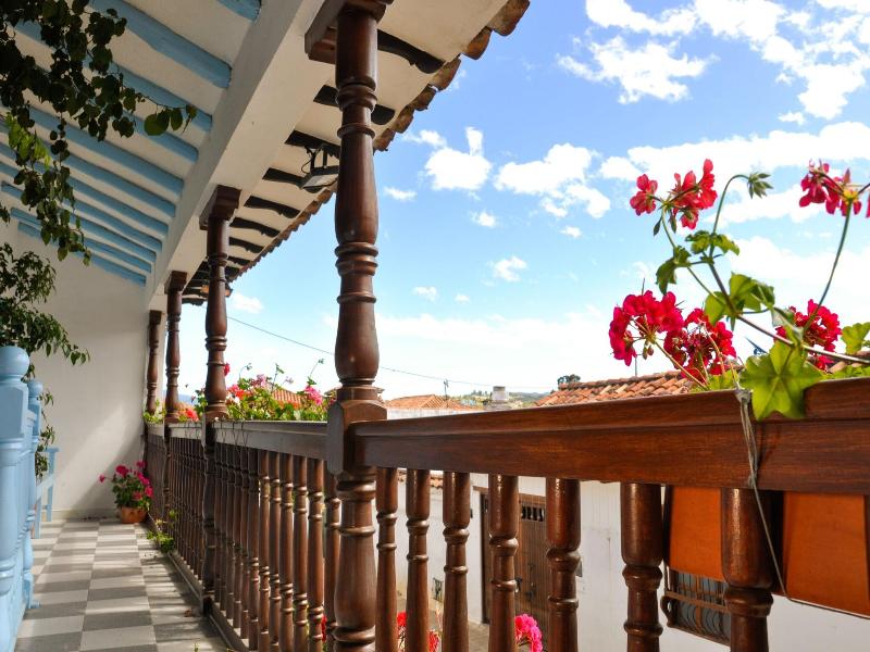 Laureles De La Villa image