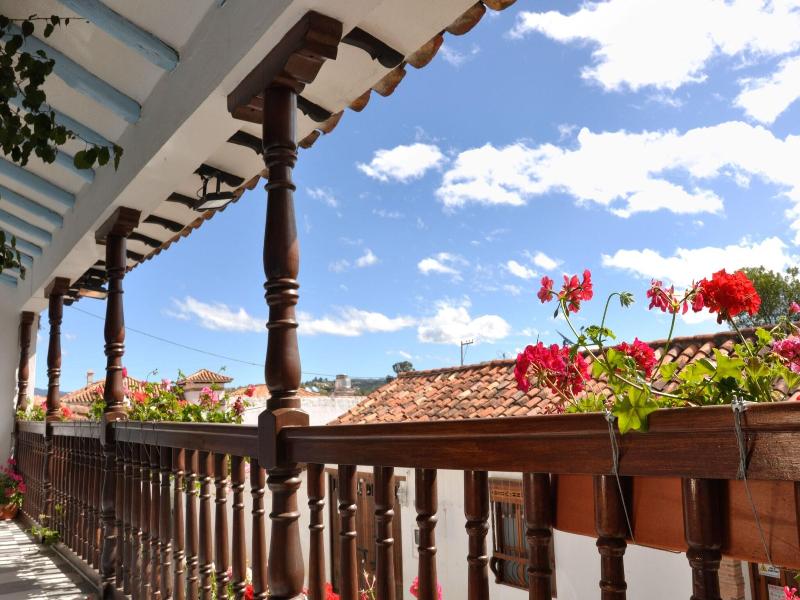 Laureles De La Villa image