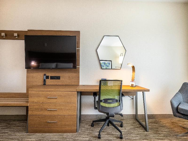 Holiday Inn Express & Sts San Jose Silicon Valley image