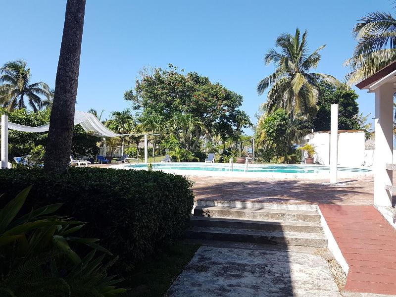 Hotel El Doral — exterior view
