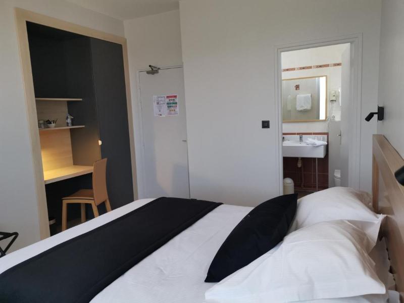 Logis Le Chateau Blanchard image