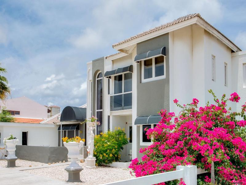 Modern Hotel Aruba image