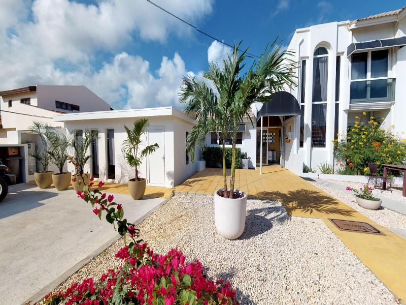 Modern Hotel Aruba image