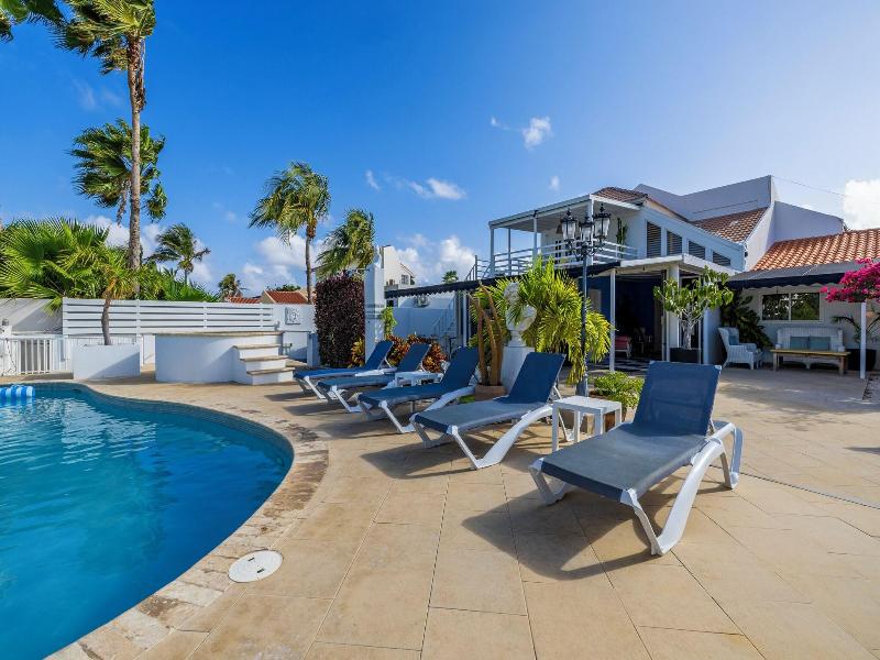 Modern Hotel Aruba image