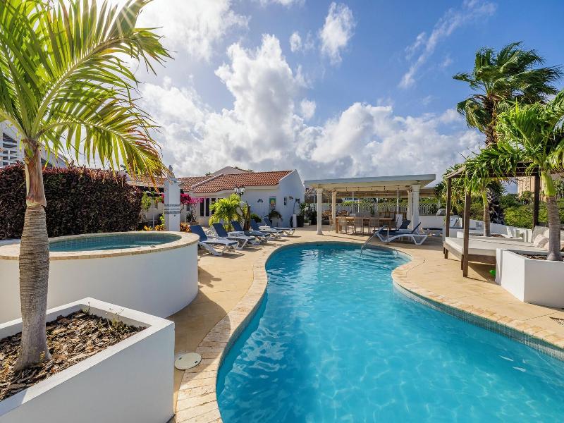 Modern Hotel Aruba image