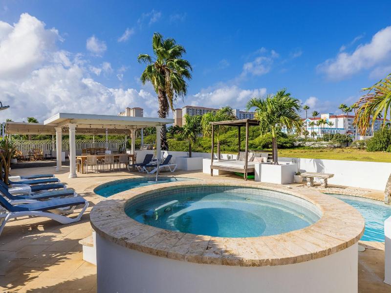 Modern Hotel Aruba image