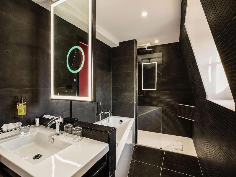 Best Western Premier Hotel de la Cite Royale image